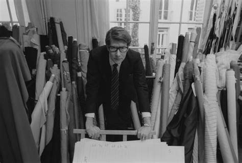 Yves Saint Laurent: dagli atelier parigini ai terreni di guerra 